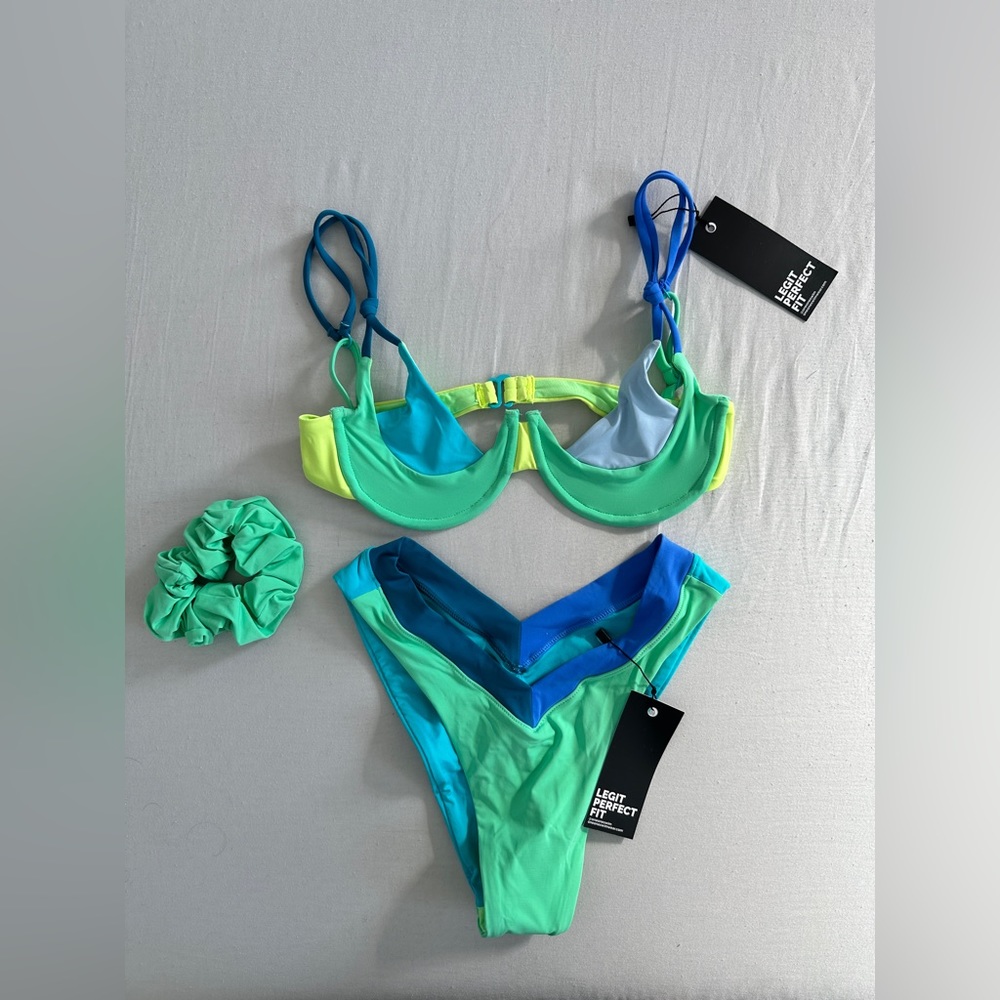 OneOne Swimwear Samy Top and Jesse Bottom Phi Phi Bikini Size S NWT